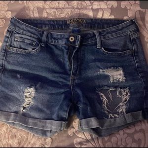 size 12 ripped shorts💙